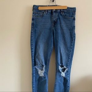Distressed skinny jean